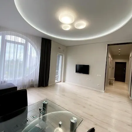 3-х комнатная квартира, у моря с евроремонтом, в доме укрытие, 4 этаж Apartamento *