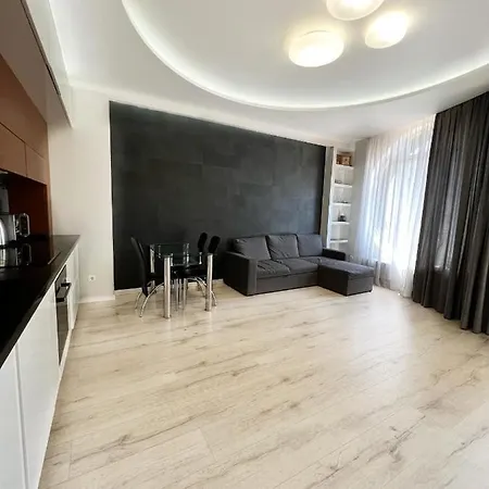 3-х комнатная квартира, у моря с евроремонтом, в доме укрытие, 4 этаж Apartamento Odessa