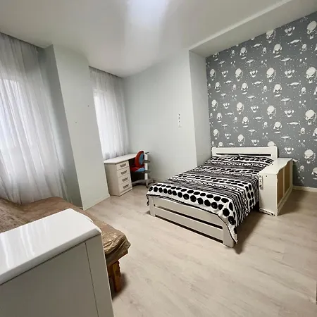 3-х комнатная квартира, у моря с евроремонтом, в доме укрытие, 4 этаж Apartamento Odessa
